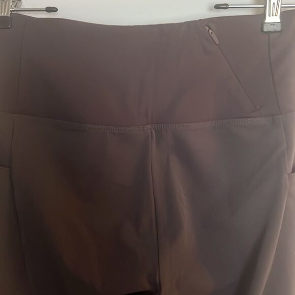 Athleta Quest Hybrid Tights. Pockets on both sides. Zipper in the back. 30 - Picture 5 of 8